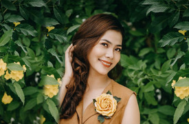 Cô giáo miền Tây gây sốt mạng nhờ tài năng làm hoa bằng vải