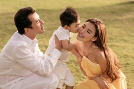 Thúy Diễm từng kiệt sức, stress vì tiếng khóc của con