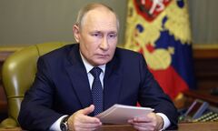 Ông Putin xác nhận quân đội Nga không kích vào nhiều địa điểm ở Ukraine