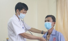 Tức ngực, húng hắng ho, đi khám phát hiện mắc ung thư phổi