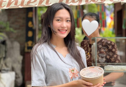 Đoàn Văn Hậu và bạn gái tự tay phát cơm từ thiện cho người nghèo