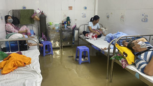 Mênh mông nước trong phòng bệnh nhân ở Cần Thơ