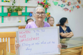 Dí dỏm, hài hước qua bộ ảnh 'Già có gì vui' ở viện dưỡng lão