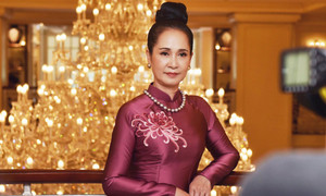 NSND Lan Hương: 'Tôi vui khi ở tuổi 61 vẫn được nhiều bạn trẻ gọi là chị'