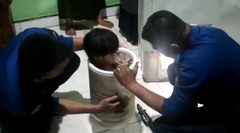 Chơi trốn tìm, bé gái 4 tuổi ở Indonedia mắc kẹt trong lồng máy giặt