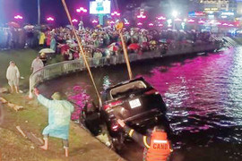 Đà Lạt: Ô tô lao xuống hồ Xuân Hương, tìm thấy 2 thi thể