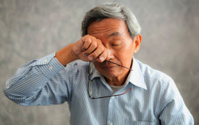 Về nhà vợ thấy căn lều trước cổng, tôi choáng váng khi thấy người trong đó