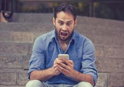 Món đồ bẩn gấp 10 lần bồn cầu nhưng bạn thường xuyên áp vào mặt