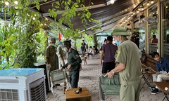 Dẹp nạn lấn chiếm vỉa hè, lòng đường tại phường đông dân nhất Hà Nội