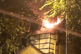 Cháy nhà hàng ở trung tâm TP.HCM, nhiều người tháo chạy