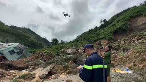 Thiết bị bay, chó nghiệp vụ tìm người mất tích sau sạt lở thủy điện ở Quảng Ngãi