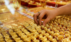 Giá vàng hôm nay 16/10: Rơi xuống đáy