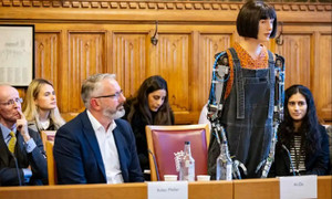 Robot đầu tiên phát biểu trước Quốc hội Anh