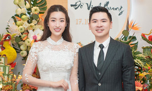 Hoa hậu Đỗ Mỹ Linh hôn chồng thiếu gia say đắm trong đám hỏi