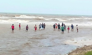 Vỡ ao, hơn 32 tấn cá của ngư dân Quảng Bình bị lũ cuốn trôi