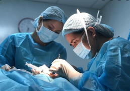 Phẫu thuật cắt bỏ 2 khối u khổng lồ trên lưng