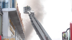 Khói lửa bao trùm quán bar gần chợ Bến Thành