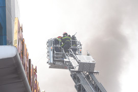 Ảnh: Hiện trường cháy quán bar gần chợ Bến Thành 