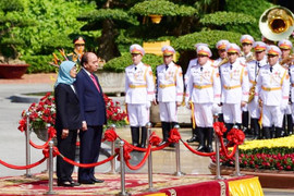 Chủ tịch nước chủ trì lễ đón Tổng thống Singapore Halimah Yacob tại Hà Nội