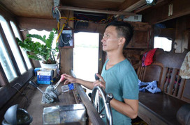 Chủ tàu 3,5 tỉ vớt từng cái vỏ lon 100-200 đồng trên biển