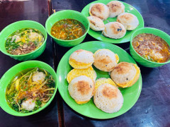 Đến Đà Lạt mà không thưởng thức bánh căn thì phí mất cả chuyến đi