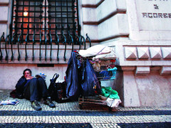 Người châu Âu ngày càng nghèo