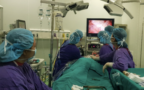 Hội chứng lạ khiến cô gái trẻ lép nửa mặt trái