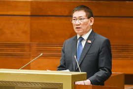 Chưa xem xét giảm thêm thuế với xăng dầu