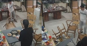 Trai đoảng sắp ghế khiến cả nhà mất sạch mâm cơm