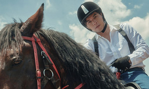 Hồ Quang Hiếu học cưỡi ngựa để cân bằng cuộc sống