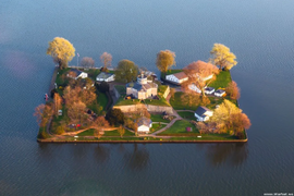 Hòn đảo cô độc giữa hồ: Địa điểm hoàn hảo để ‘trốn cả thế giới’ thu hút du khách