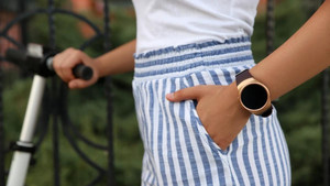 Điểm danh 5 mẫu smartwatch nhỏ gọn, nhiều tính năng hay dành cho 'hội chị em'