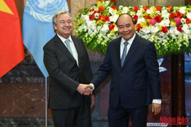 Chủ tịch nước Nguyễn Xuân Phúc đón, hội đàm với Tổng Thư ký LHQ Antonio Guterres