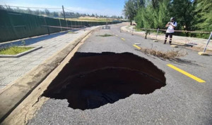 Xác định nguyên nhân xuất hiện 'hố tử thần' trên đường ở Quảng Bình