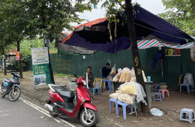 Môi giới bất động sản bỏ nghề, mở trà đá bán đồ ăn vỉa hè