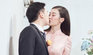 Hoa hậu Đỗ Mỹ Linh hôn chồng thiếu gia thắm thiết trong lễ rước dâu