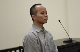 Đánh gãy chân tình địch để níu kéo tình cảm với vợ