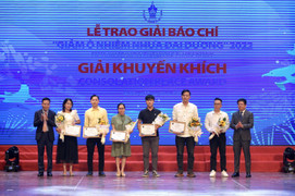 Lễ trao giải báo chí 'Giảm ô nhiễm nhựa đại dương' năm 2022 