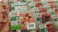'Heo ăn chay' ra mắt thị trường, cạnh tranh 'heo ăn chuối' của bầu Đức