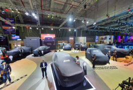 Triển lãm ô tô lớn nhất Việt Nam khai mạc sau 2 năm vắng bóng vì COVID-19