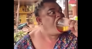 Đau hết cả hàm với cách uống bia không trôi son