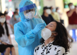 Vì sao Việt Nam chưa thể công bố hết dịch COVID-19?