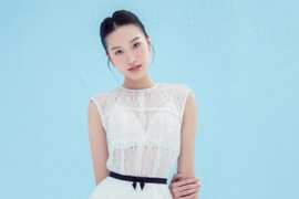 Bạn gái Đoàn Văn Hậu diện váy quyến rũ, khoe nhan sắc xinh đẹp