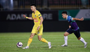 Trọng tài thổi phạt đền tranh cãi giúp HAGL cầm hòa Bình Định