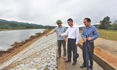 Dự án kè chống sạt lở 12 tỷ vừa bàn giao đã sụt lún, hư hỏng: Công an vào cuộc