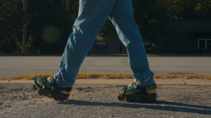 Giày đi bộ nhanh nhất thế giới hoạt động thế nào?