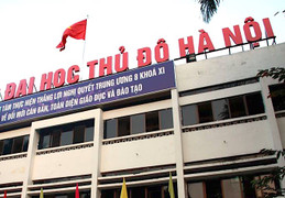 Đại học Thủ đô Hà Nội khiển trách giảng viên 'cầm tay và ôm nữ sinh'