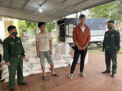 Công an, biên phòng truy đuổi 25km bắt xe chở hàng cấm