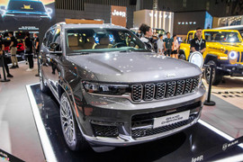 XeJeep Grand Cherokee giá hơn 6 tỷ đồng có gì đặc biệt?