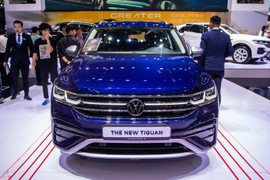 Chi tiết Volkswagen Tiguan Allspace 2023 giá 2 tỷ đồng